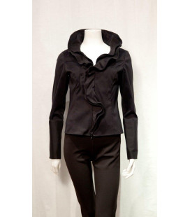 Blusa Negra Manga Larga Frente Revuelos