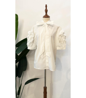 Blusa Manga Corta Flores Sobrepuestas en las Mangas