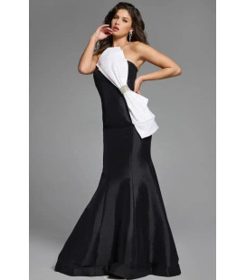 Vestido Negro Strapless Laza Blanca A un Lado