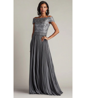 Vestido Gris Blusa Boradada Falda Plizada