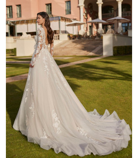 Romantic Style, V Neckline