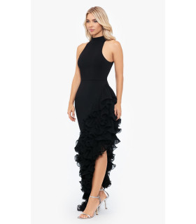 Vestido halter con volantes en falda