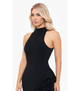 Vestido halter con volantes en falda