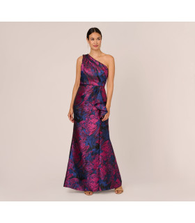 Vestido de un solo hombro con detalles drapeados.