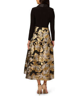 V-neck dress, long sleeves and side pockets