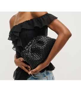 Woven bag with snap closure