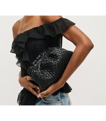 Woven bag with snap closure