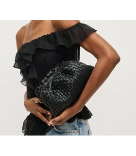 Woven bag with snap closure