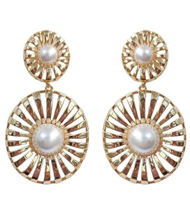 Openwork oval earring with pearl