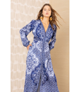 Vestido con botones delanteros, manga larga y puños fruncidos.