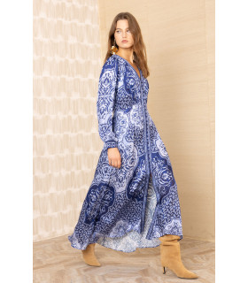 Vestido con botones delanteros, manga larga y puños fruncidos.