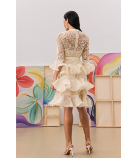 Vestido de Tiempos, con Capas de Encaje