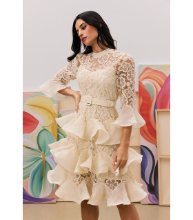 Vestido de Tiempos, con Capas de Encaje