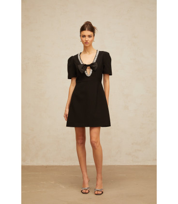 Dress with shiny collar and bow