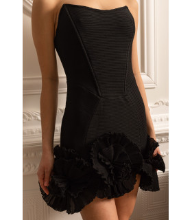 Vestido strapless flores 3D en ruedo