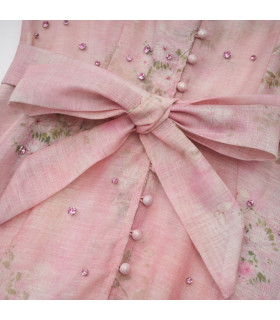 Vestido estampado floral con detalle de botones