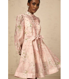 Vestido estampado floral con detalle de botones