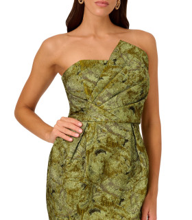 Asymmetrical strapless dress, draped chest.