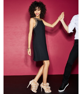 Vestido recto con cuello y espalda brillantes