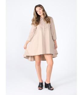 Vestido corto manga larga con detalles de encaje