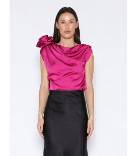 Top de satin sin mangas con apliques de flores y un hombro