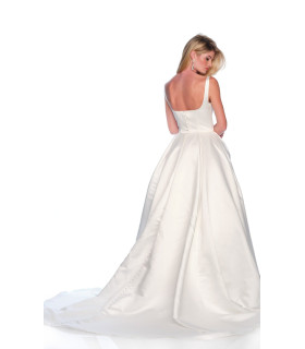 Vestido de novia de satén con escote cuadrado