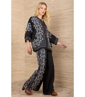 Conjunto de blusa y pantalón con estampado floral