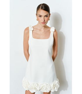 Vestido con tirantes de lazo y adorno de roseta