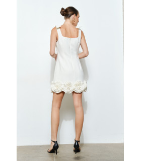 Vestido con tirantes de lazo y adorno de roseta