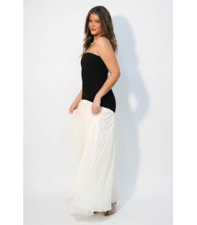 Vestido sin tirantes con falda blanca plisada