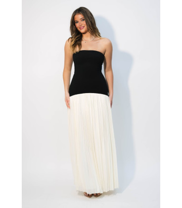 Vestido sin tirantes con falda blanca plisada