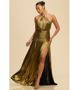 Vestido halter con abertura en la pierna