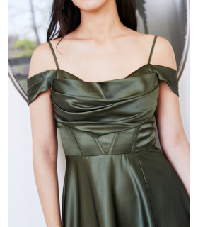 Vestido off shoulders, falda de línea A