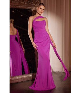 Vestido ajustado sin tirantes con elegantes lazos de transición