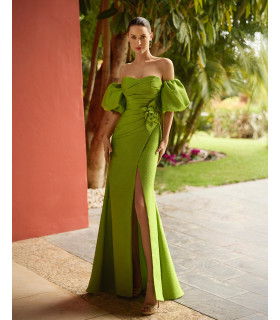Dress with sweetheart neckline and balloon sleeves