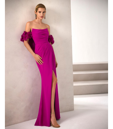 Vestido sin tirantes con detalle floral en 3D