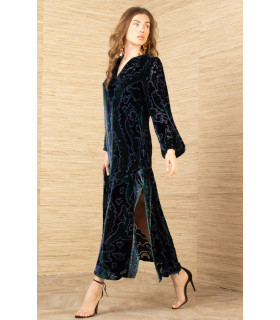 Vestido de terciopelo, mangas largas acampanadas