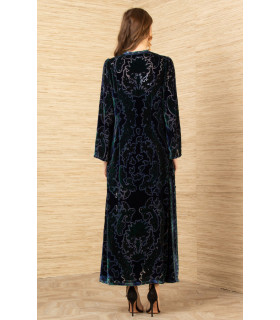 Vestido de terciopelo, mangas largas acampanadas