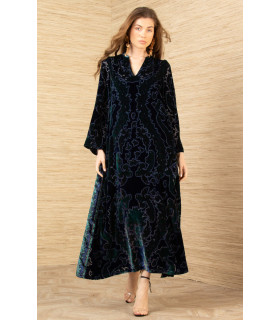 Vestido de terciopelo, mangas largas acampanadas