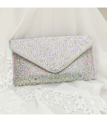 Bolso de mano tipo sobre de noche con solapa y tachuelas de piedras brillantes