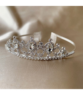 Tiara con pedrería de cristal