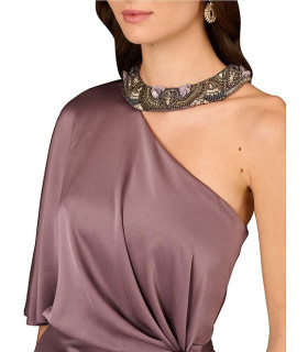 Vestido de satén asimétrico de un solo hombro con cuello de cuentas