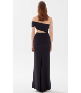 Vestido de fiesta con corte en el abdomen