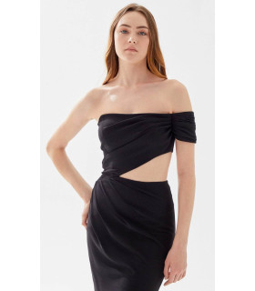 Vestido de fiesta con corte en el abdomen