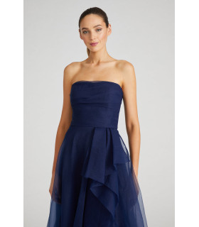 Vestido sin tirantes, falda con volantes en cascada