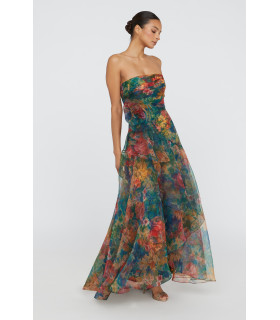 Vestido de organza sin tirantes con roseta en la cintura