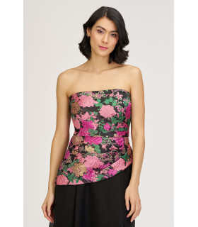 Vestido sin tirantes, falda con abertura