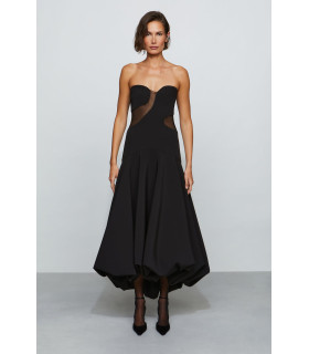 Vestido sin tirantes con falda acampanada