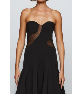 Vestido sin tirantes con falda acampanada