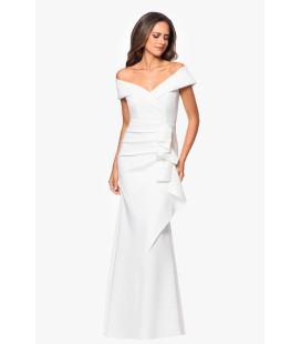 Vestido con hombros descubiertos y volantes